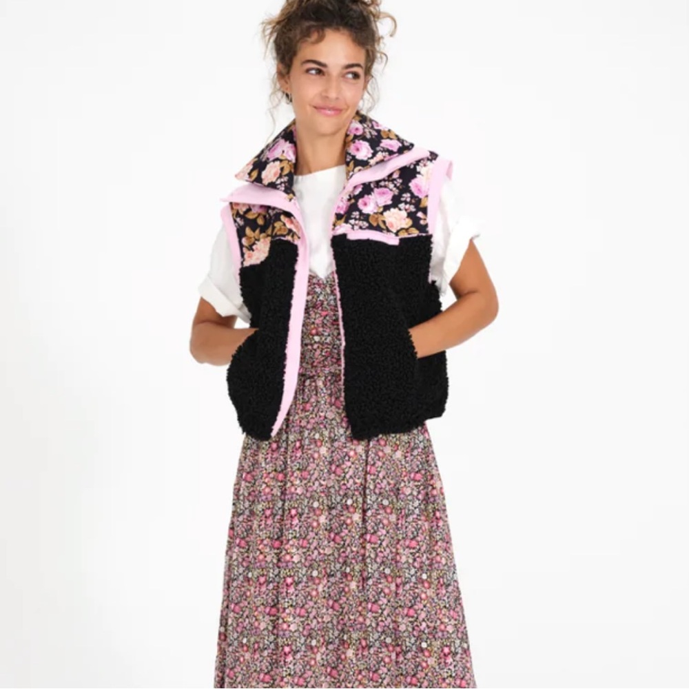🆕FOR LOVE AND LEMONS X VICTORIA SECRET FAUX SHEARLING FLORAL PUFFER VEST…